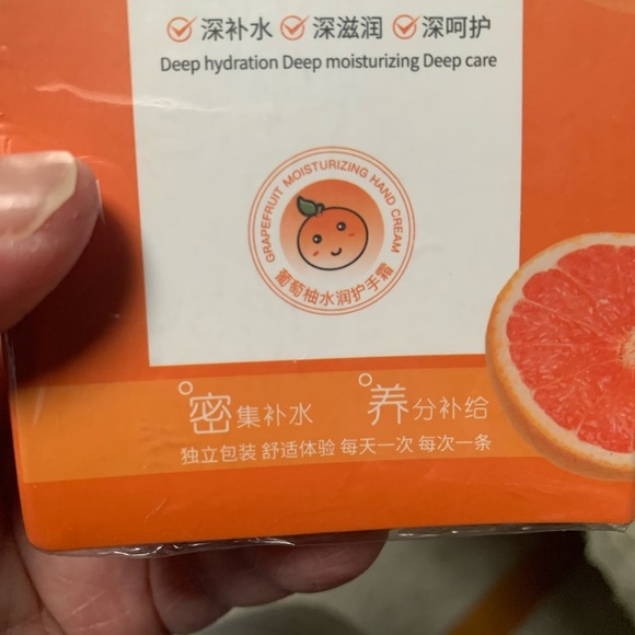 Grapefruit Moisturizing Hand Lotion - Picture 2 of 3